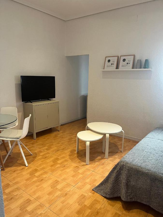 Apartmán Piso En Valdeacederas Madrid Exteriér fotografie